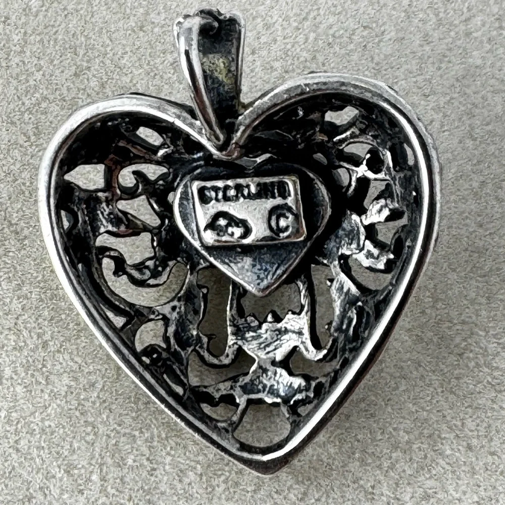 Vintage Sterling Silver southwestern Turquoise Heart Etched Floral Pendant - Picture 4 of 6
